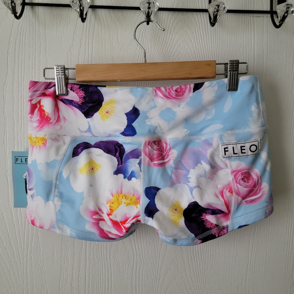 Fleo Shorts in Oasis Floral - Picture 2 of 7
